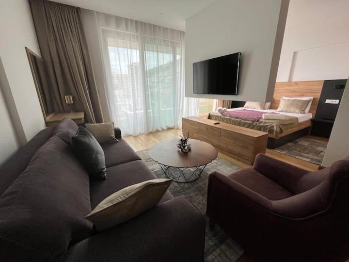 Apartments Lux บุดวา ภายนอก รูปภาพ